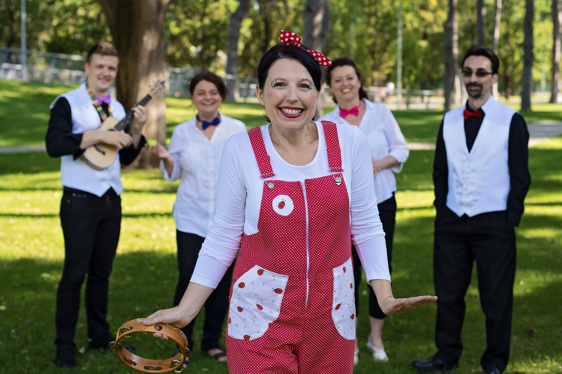 Kíváncsi Katica-Média képek